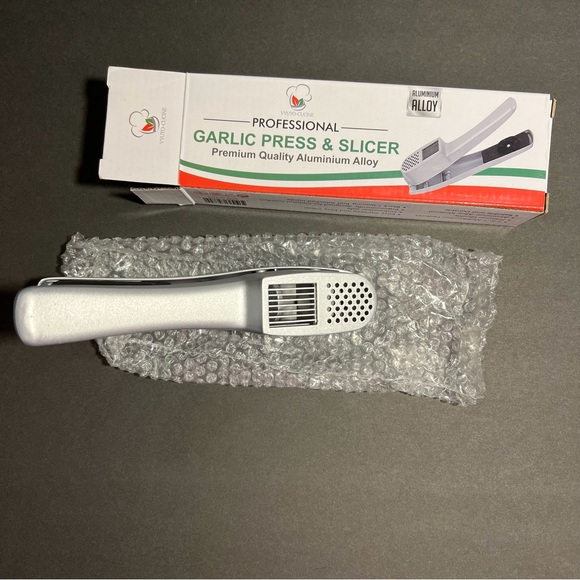 Professional Garlic Press/Slicer Premium Quality Aluminum Alloy Dishwasher Safe - Picture 4 of 5